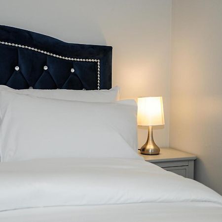 Greater London, 1 Bed London Flat, Parking, Nr Metro Stations, 15Mins To London 아파트 외부 사진
