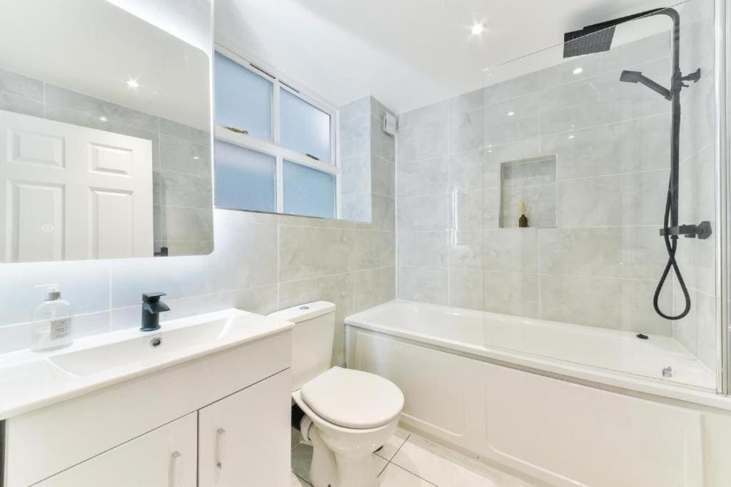 Greater London, 1 Bed London Flat, Parking, Nr Metro Stations, 15Mins To London 아파트 외부 사진
