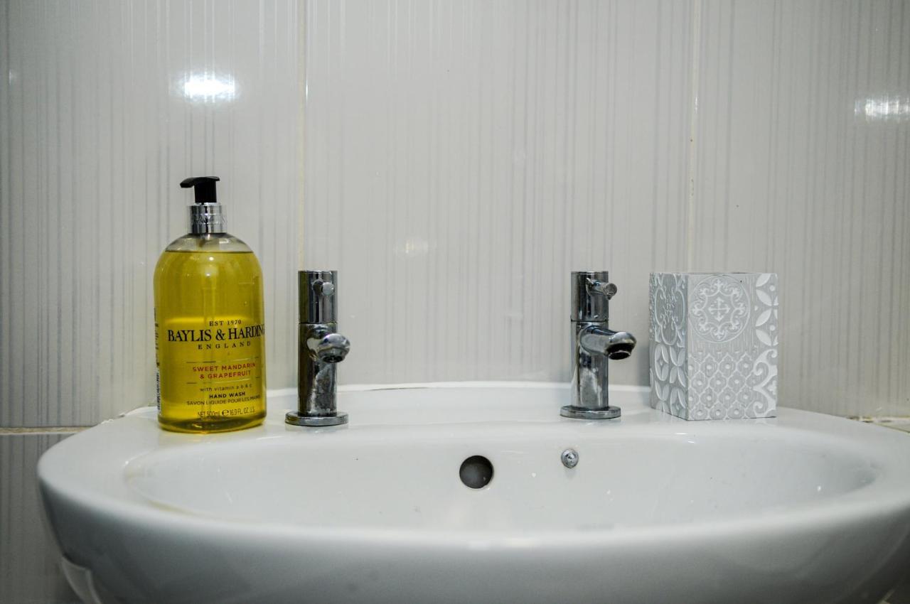 Greater London, 1 Bed London Flat, Parking, Nr Metro Stations, 15Mins To London 아파트 외부 사진